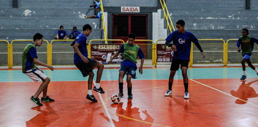 Futsal atrai crianças e adolescentes e fortalece política de esporte em Barra do Piraí